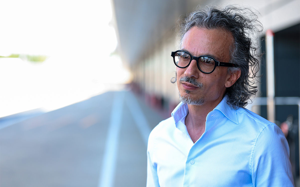 レッドブル・レーシングでの仕事初めに臨むチーム代表兼CEOのローラン・メキーズ、2025年7月10日シルバーストン・サーキット (4)