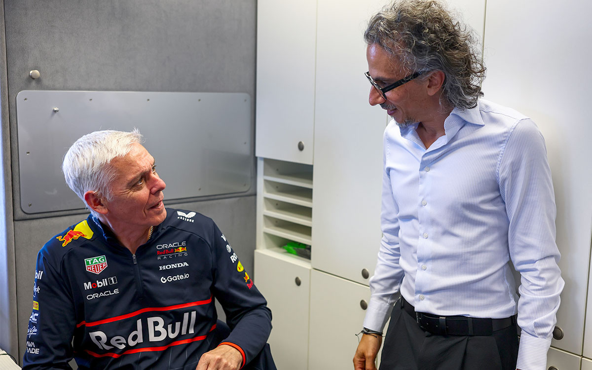 レッドブル・レーシングでの仕事初めに臨むチーム代表兼CEOのローラン・メキーズ、2025年7月10日シルバーストン・サーキット (5)