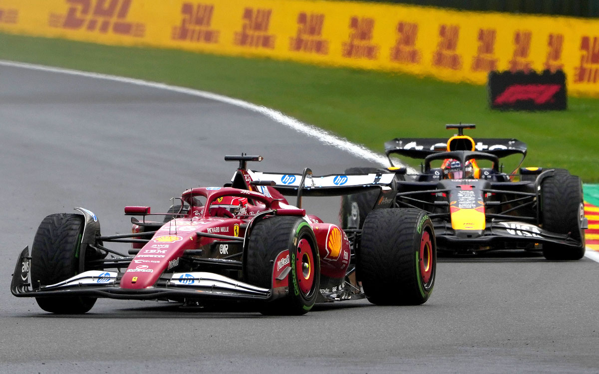 シャルル・ルクレール（フェラーリ）を追うマックス・フェルスタッペン（レッドブル）、2025年7月27日(日) F1ベルギーGP決勝レース（スパ・フランコルシャン）