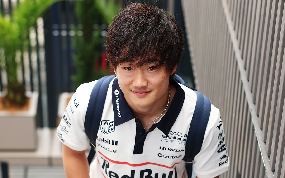 ホスピタリティに向かう角田裕毅(レッドブル)、2025年7月26日(土) F1ベルギーGPスプリント(スパ・フランコルシャン)