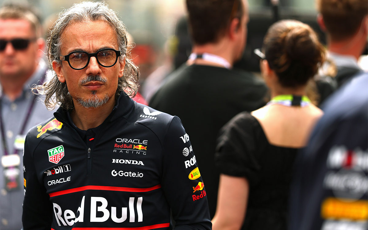 ピットレーンで様子を伺うローラン・メキーズ(レッドブル代表)、2025年7月26日(土) F1ベルギーGPスプリント(スパ・フランコルシャン)