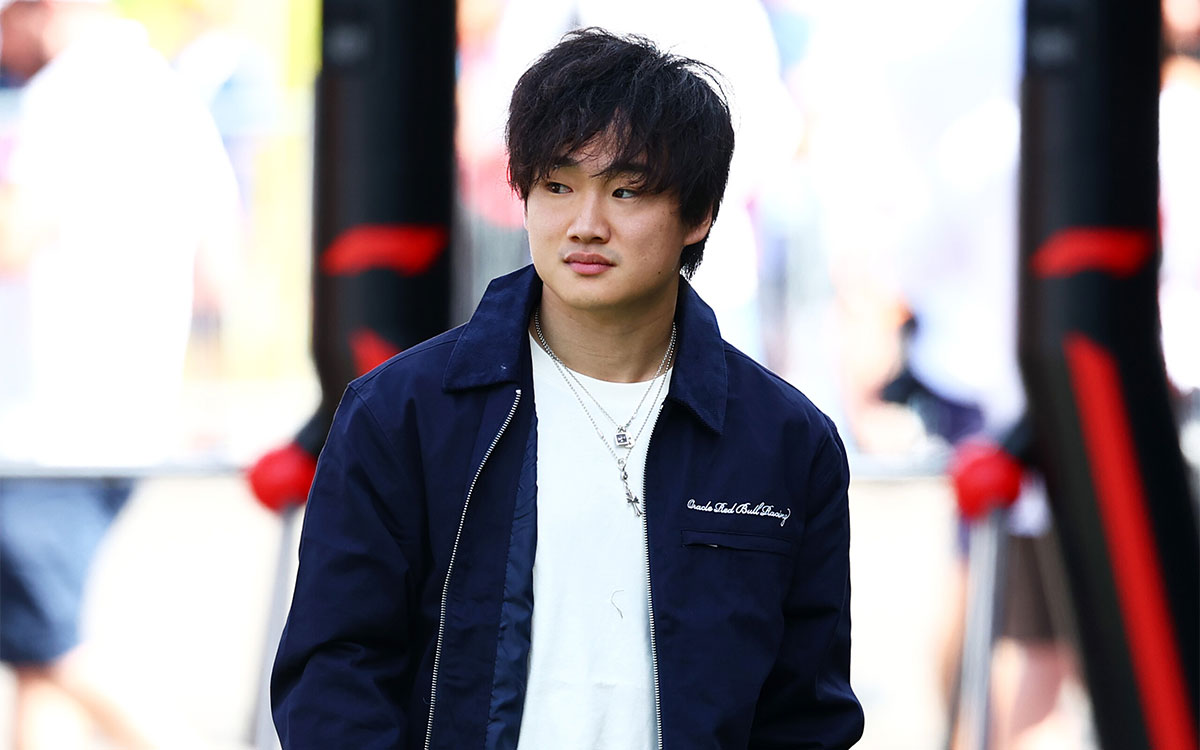 最終プラクティスのためにパドック入りする角田裕毅(レッドブル)、2025年6月28日(土) F1オーストリアGP(レッドブル・リンク)