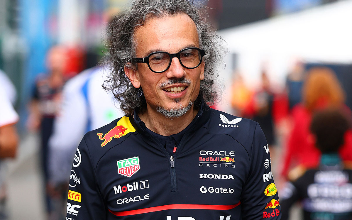 メディアデーを前にパドックを歩くローラン・メキーズ（レッドブル代表）、2025年7月24日(木) F1ベルギーGP（スパ・フランコルシャン）