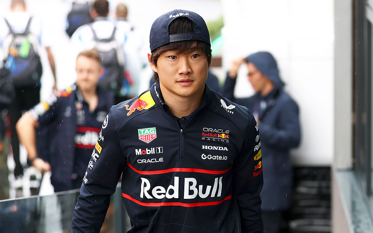 パドックに到着する角田裕毅(レッドブル)、2025年7月27日(日) F1ベルギーGP(スパ・フランコルシャン)