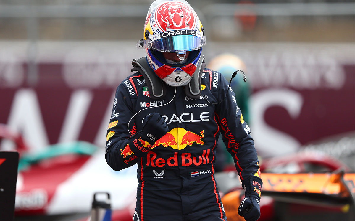 予選後のパルクフェルメでガッツポーズを取るポールポジションのマックス・フェルスタッペン(レッドブル)、2025年7月5日(土) F1イギリスGP(シルバーストン・サーキット)