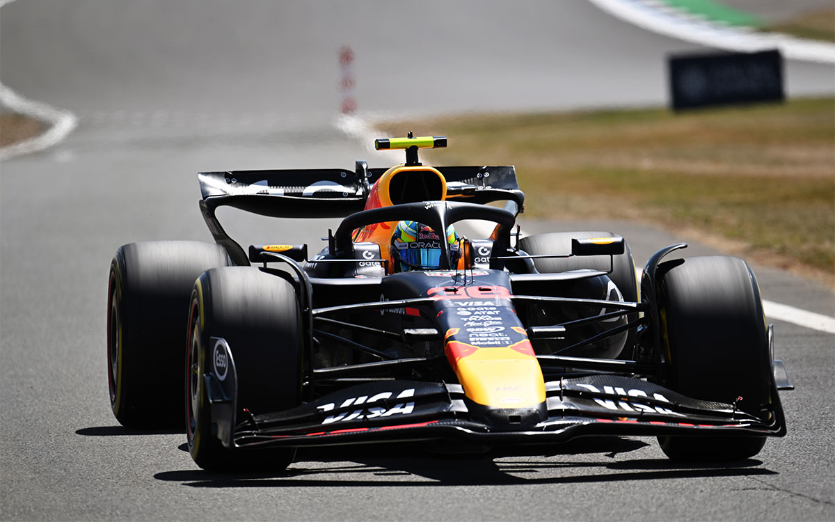 ピットレーンへ向かうアーヴィッド・リンブラッド（レッドブル・レーシング）、2025年7月4日F1イギリスGP フリー走行1（シルバーストン・サーキット）