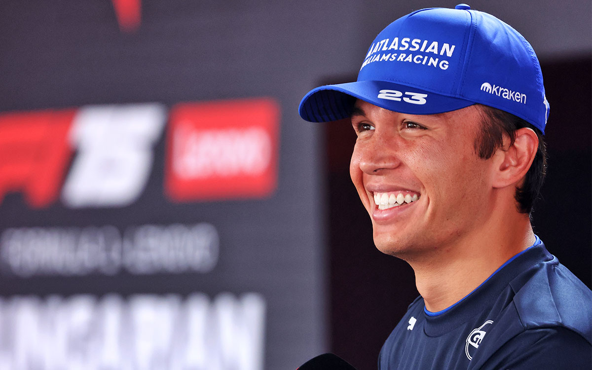 インタビューに応じるアレックス・アルボン（ウィリアムズ）、2025年7月31日(木) F1ハンガリーGPメディアデー（ハンガロリンク）