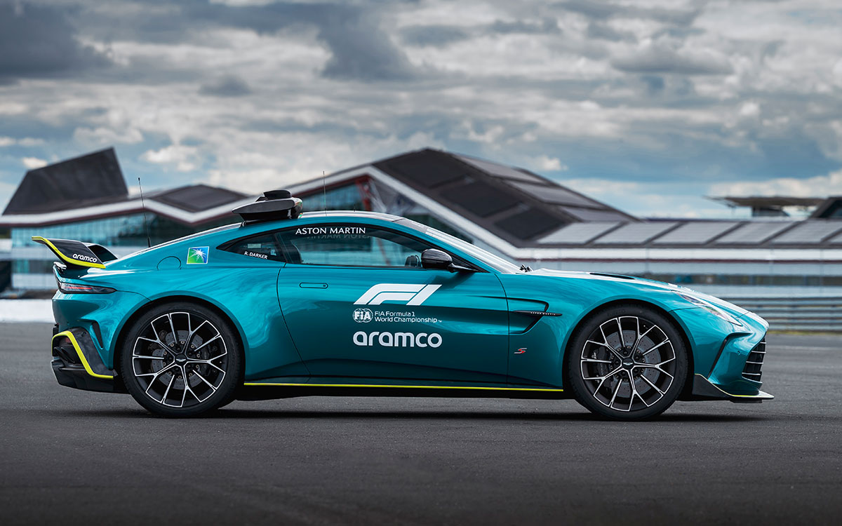 2025年F1オランダGPより新たに供給されるアストンマーチンのFIAセーフティーカー、新型「ヴァンテージS」、英国シルバーストン・サーキットにて (4)