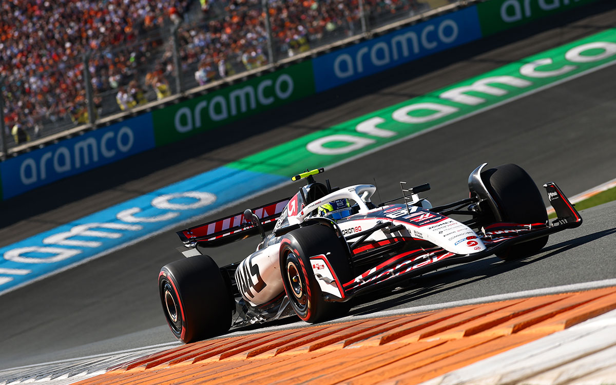 ザントフォールト・サーキットを走行するオリバー・ベアマン(ハース)、2025年8月30日F1オランダGP