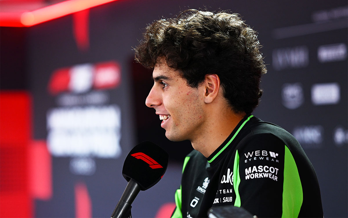メディア対応を行うガブリエル・ボルトレート（キック・ザウバー）、2025年7月31日(木) F1ハンガリーGPメディアデー（ハンガロリンク）