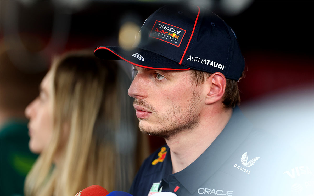 予選8番手を獲得し、インタビューを受けるマックス・フェルスタッペン（レッドブル）、2025年8月2日(土) F1ハンガリーGP（ハンガロリンク）