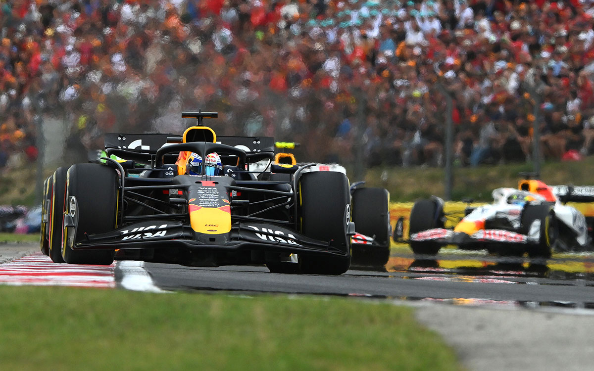 決勝レースでレッドブルRB21をドライブするマックス・フェルスタッペン、2025年8月3日(日) F1ハンガリーGP(ハンガロリンク)