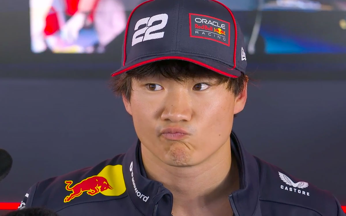 12番手に終わった予選を経てインタビューに応える角田裕毅(レッドブル・レーシング)、2025年8月30日F1オランダGP