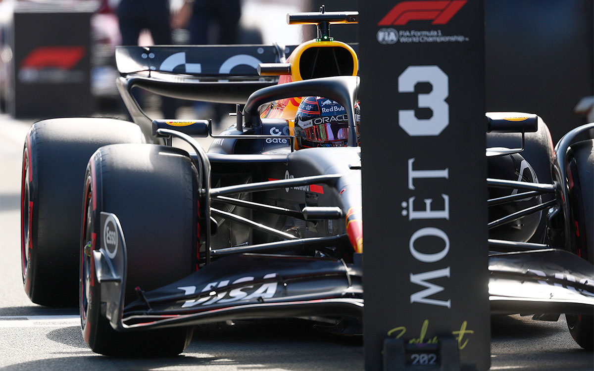 パルクフェルメのP3ボード前にクルマを止める予選3番手のマックス・フェルスタッペン(レッドブル・レーシング)、2025年8月30日(土) F1オランダGP(ザントフォールト・サーキット)