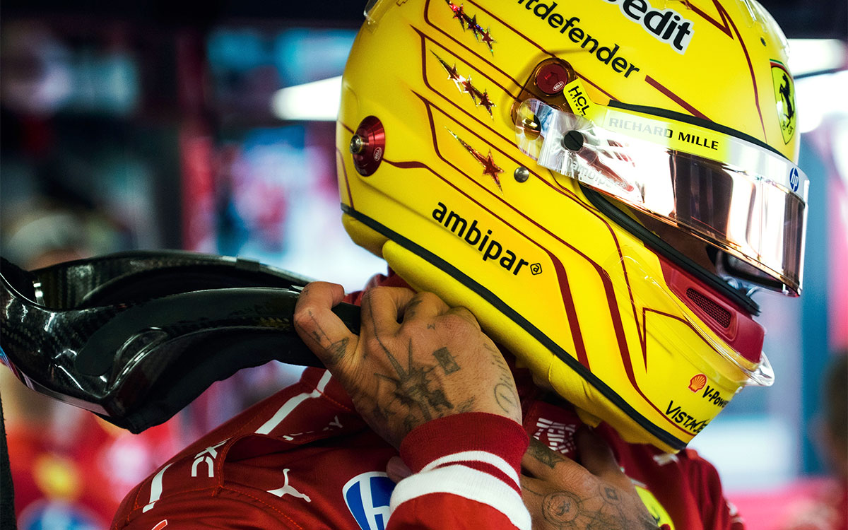 走行に向けて準備するルイス・ハミルトン(フェラーリ)、2025年F1オランダGP