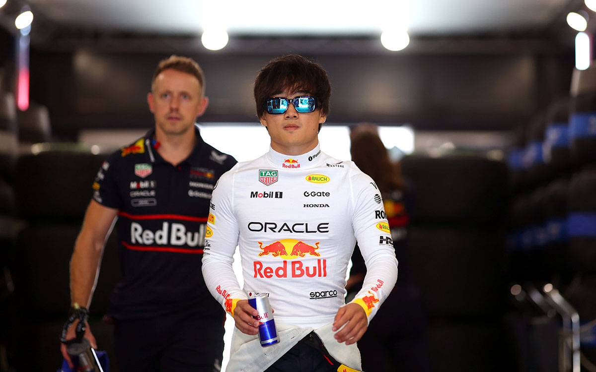 ガレージ内を歩く角田裕毅（レッドブル・レーシング）、2025年9月5日(金) F1イタリアGPフリー走行（モンツァ・サーキット）