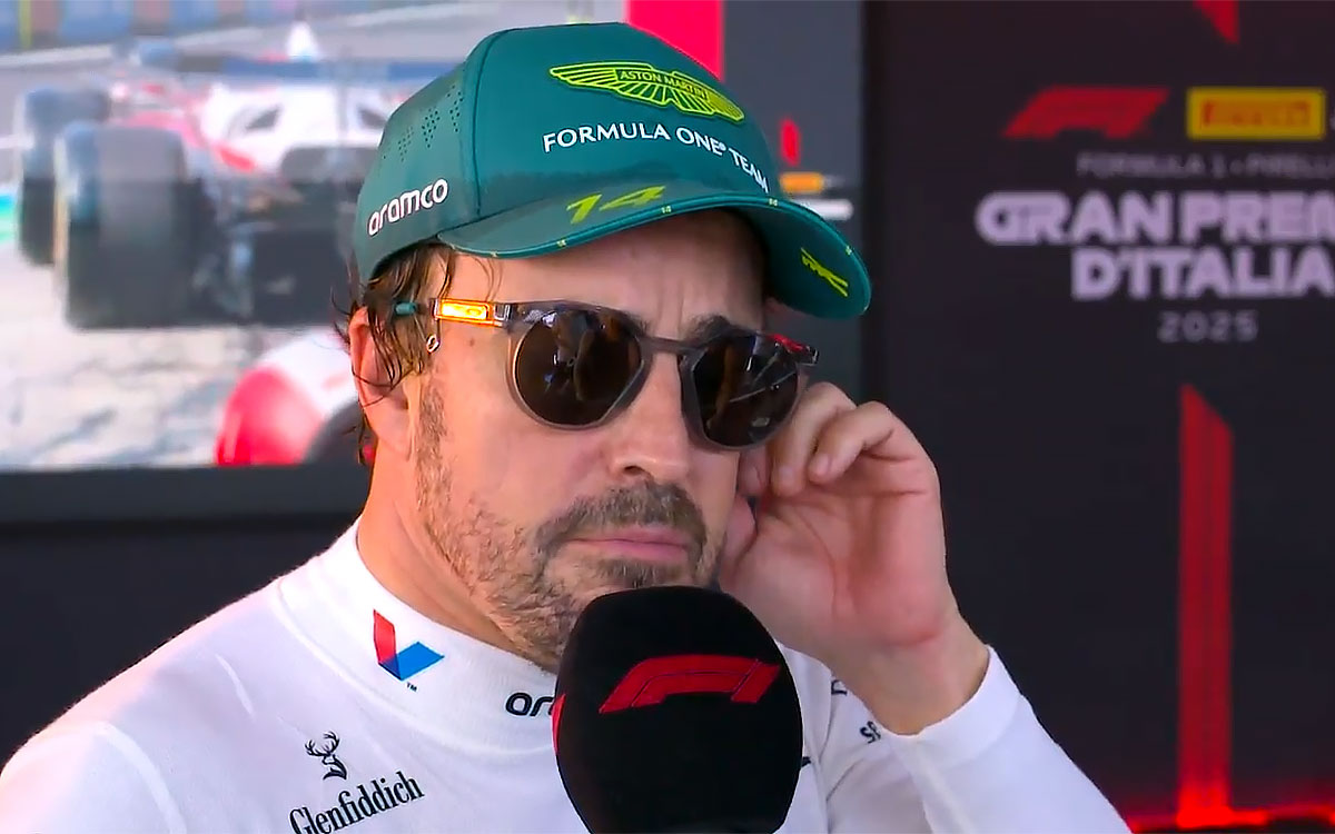 決勝レースを経てインタビューを受けるDNFのフェルナンド・アロンソ(アストンマーチン)、2025年9月7日(日) F1イタリアGP(モンツァ・サーキット)