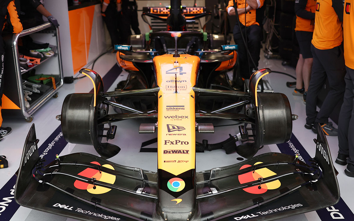 マクラーレンのガレージに止められたランド・ノリスの4号車MCL39、2025年8月31日(日) F1オランダGP決勝(ザントフォールト・サーキット)