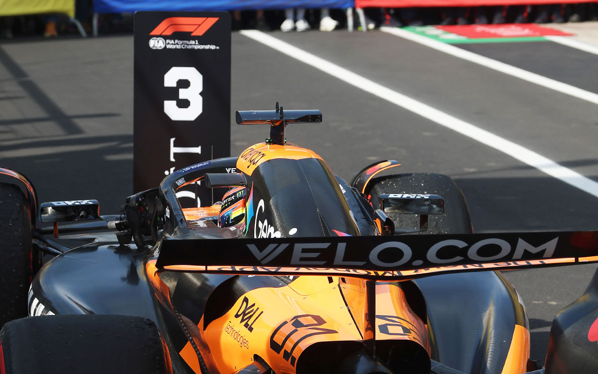 決勝レースを経てP3ボードの前に止められたオスカー・ピアストリの81号車マクラーレンMCL39、2025年9月7日(日) F1イタリアGP（モンツァ・サーキット）