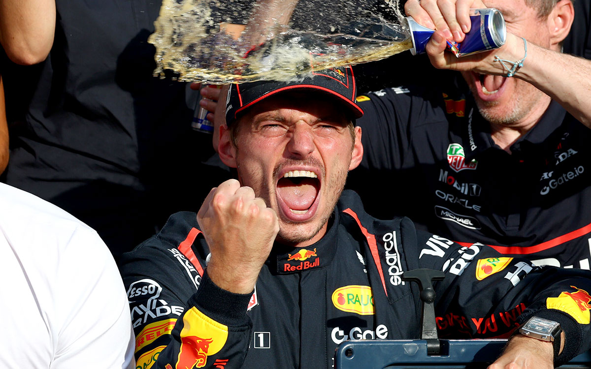 祝賀会でレッドブル・エナジードリンクを掛けられる優勝者マックス・フェルスタッペン（レッドブル・レーシング）、2025年9月7日(日) F1イタリアGP決勝（モンツァ・サーキット）