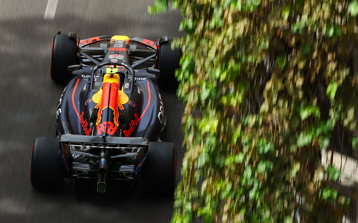 バクー市街地コースを走行する角田裕毅のレッドブルRB21、2025年9月20日(土) F1アゼルバイジャンGP FP3