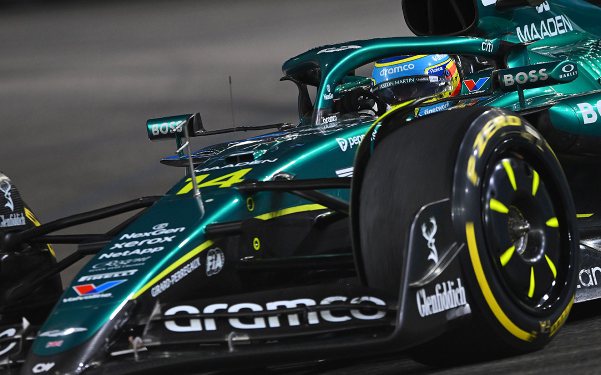 アストンマーチンAMR25をドライブするフェルナンド・アロンソ、2025年10月5日(日) F1シンガポールGP決勝（マリーナベイ市街地コース）
