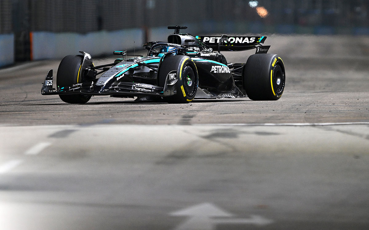 マリーナベイ市街地コースを走るジョージ・ラッセル（メルセデス）、2025年10月5日(日) F1シンガポールGP決勝