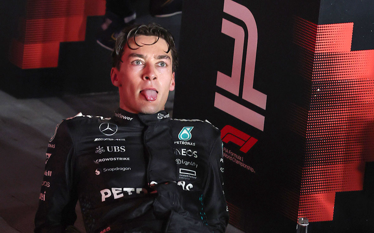 パルクフェルメで体を休める優勝者ジョージ・ラッセル（メルセデス）、2025年10月5日(日) F1シンガポールGP決勝（マリーナベイ市街地コース）