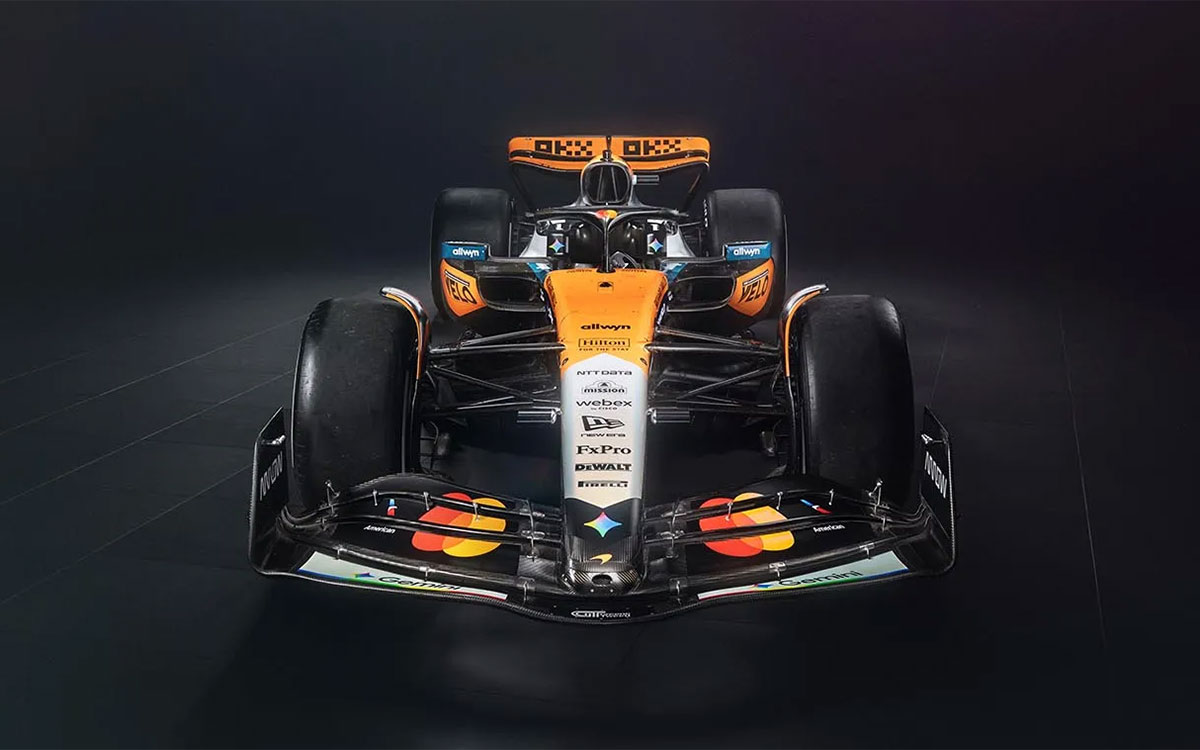 クロームカラーと生成AI「Gemini」のロゴが掲出されたマクラーレンMCL39、2025年F1アメリカGP (2)