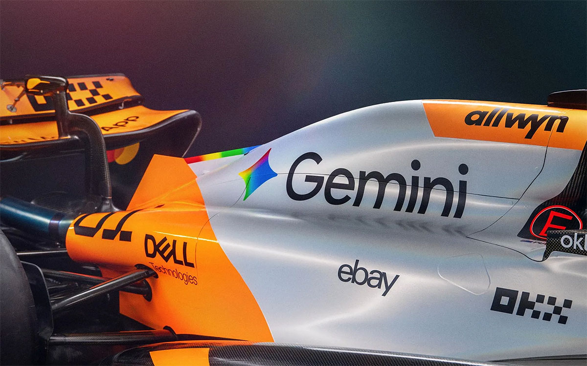 クロームカラーと生成AI「Gemini」のロゴが掲出されたマクラーレンMCL39、2025年F1アメリカGP (4)