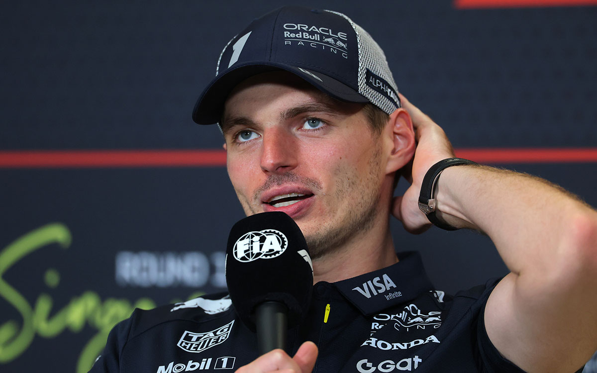 決勝後の記者会見に臨む2位マックス・フェルスタッペン（レッドブル）、2025年10月5日(日) F1シンガポールGP決勝（マリーナベイ市街地コース）