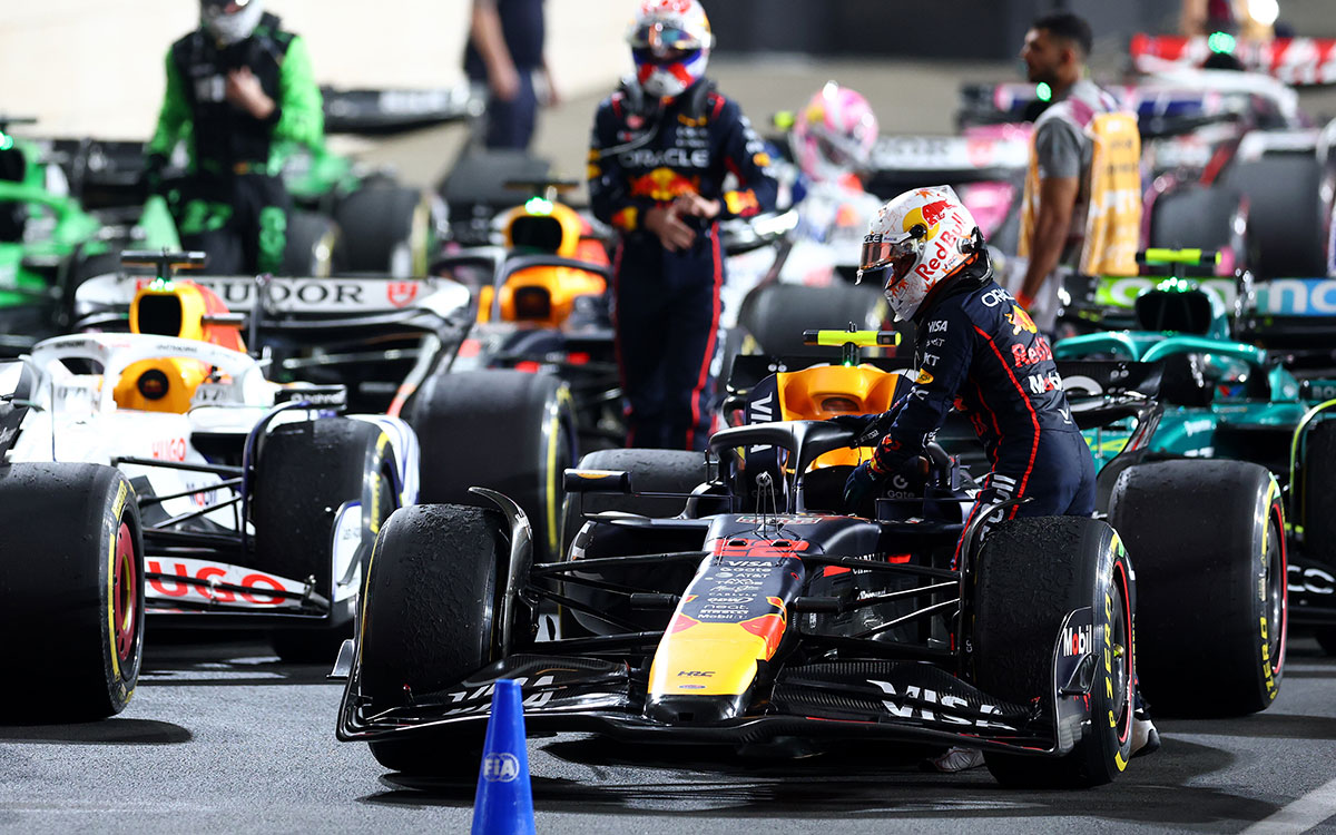 スプリント後のパルクフェルメに立つ5位の角田裕毅（レッドブル・レーシング）、2025年11月29日(土) F1カタールGP（ロサイル・インターナショナル・サーキット）
