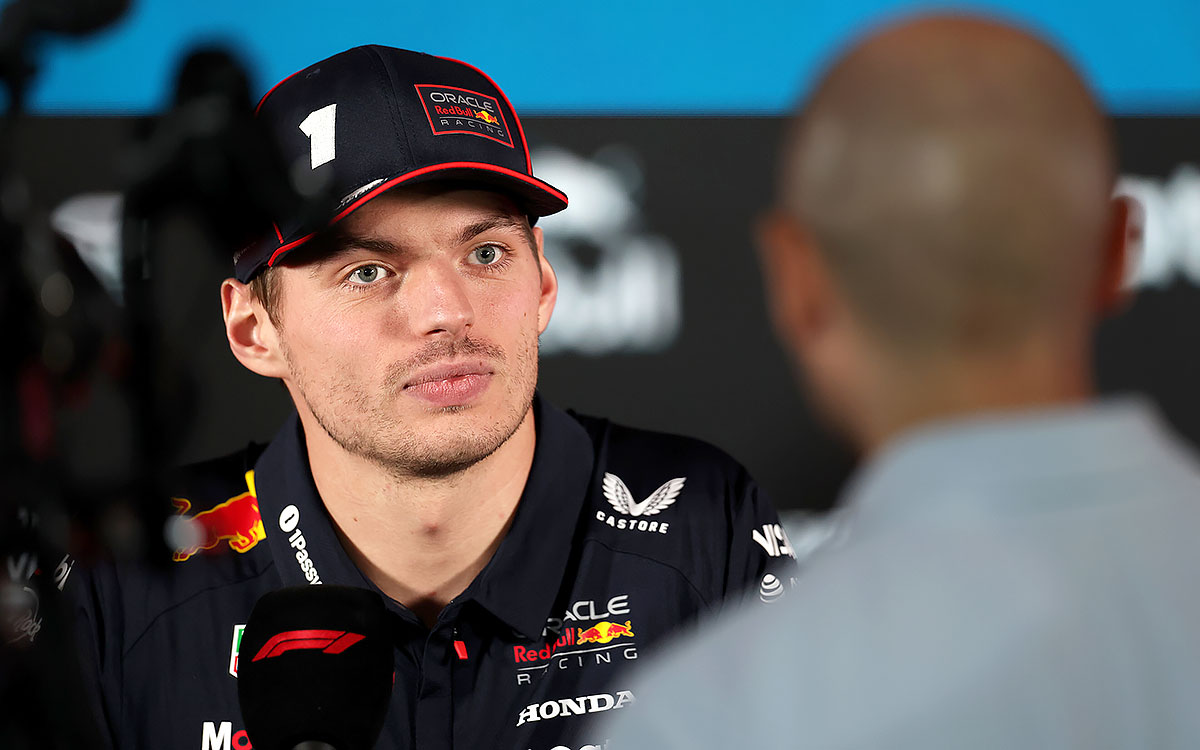 メディア対応をこなすマックス・フェルスタッペン（レッドブル・レーシング）、2025年11月27日(木) F1カタールGPメディアデー（ロサイル・インターナショナル・サーキット）
