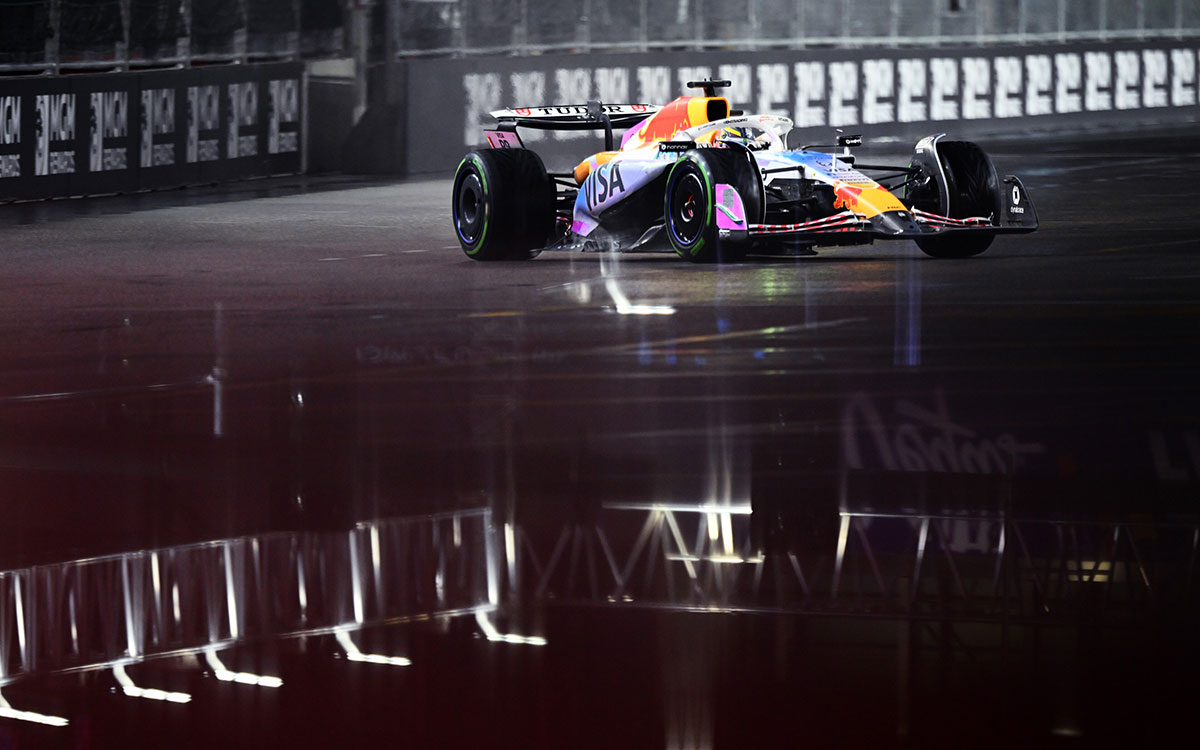 予選Q3でVCARB 02を操るアイザック・ハジャー（レーシング・ブルズ）、2025年11月21日(金) F1ラスベガスGP（ラスベガス市街地コース）