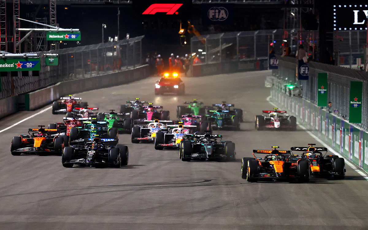 マックス・フェルスタッペン（レッドブル）を牽制してブロックするランド・ノリス（マクラーレン）、2025年11月22日F1ラスベガスGPの決勝スタート直後の様子（ラスベガス市街地コース）