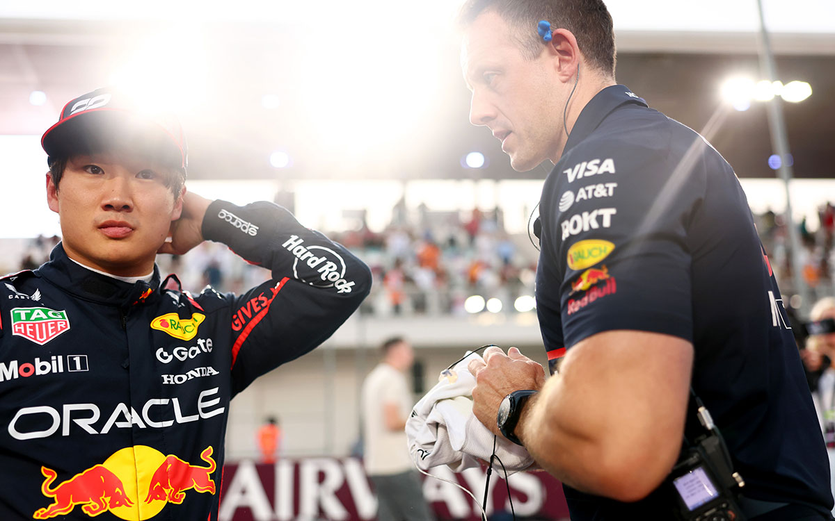 スプリントに向けてグリッド上で走行準備を整える角田裕毅（レッドブル・レーシング）、2025年11月29日(土) F1カタールGP（ロサイル・インターナショナル・サーキット）