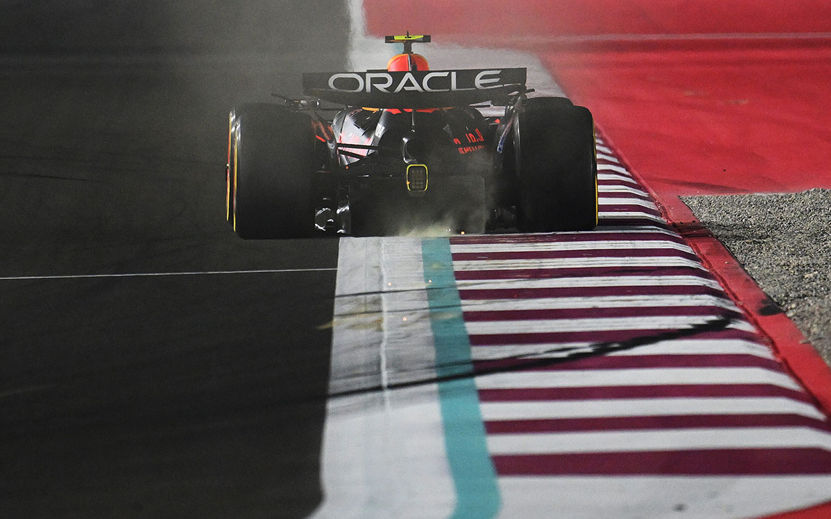 スプリント予選でレッドブルRB21をドライブする角田裕毅、2025年11月28日(金) F1カタールGP（ロサイル・インターナショナル・サーキット）