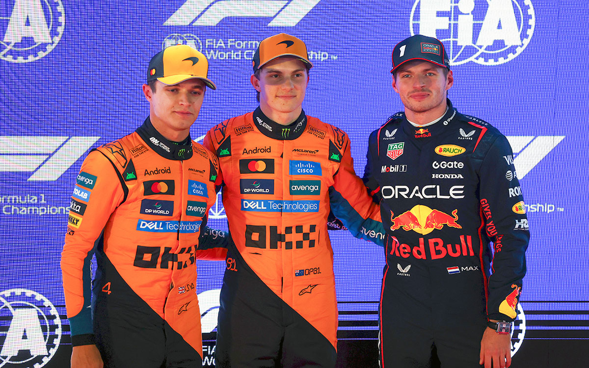予選2番手のランド・ノリス（マクラーレン）、ポールポジションを獲得したオスカー・ピアストリ（マクラーレン）、3番手マックス・フェルスタッペン（レッドブル）、2025年11月29日F1カタールGP（ロサイル・インターナショナル・サーキット）