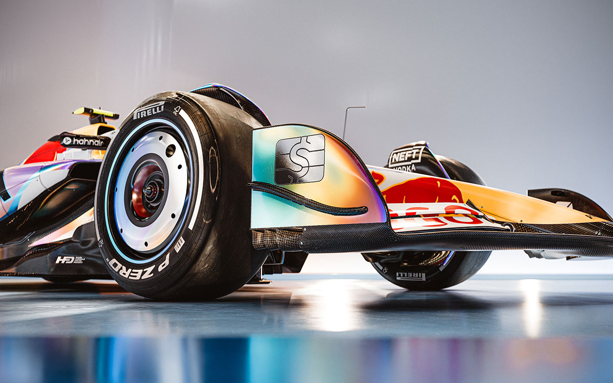 2025年F1ラスベガスGPでレーシング・ブルズVCARB 02に施されるスペシャルリバリー「ホログラフィック・パターン」 (7)