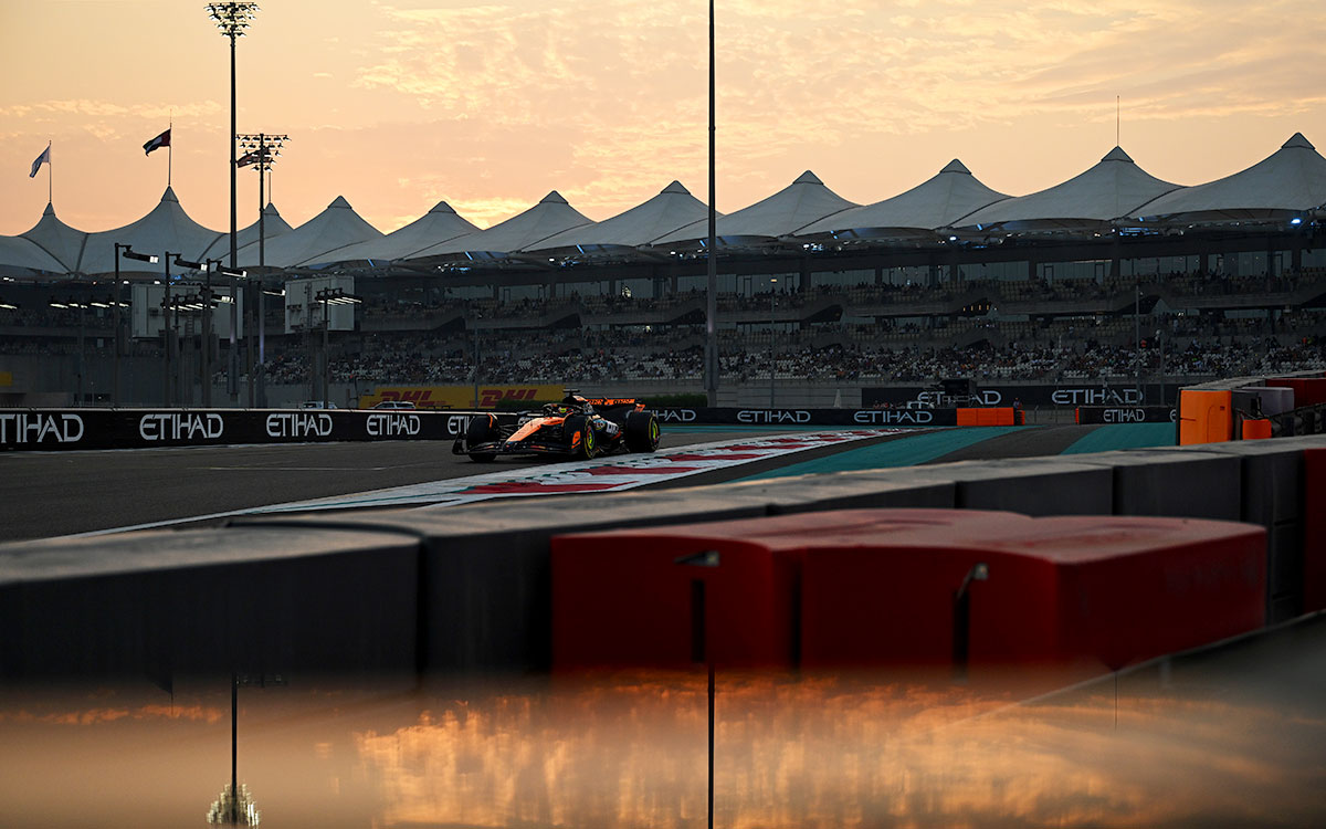 フリー走行でMCL39をドライブするオスカー・ピアストリ（マクラーレン）、2025年12月5日(金) F1アブダビGP FP2（ヤス・マリーナ・サーキット）
