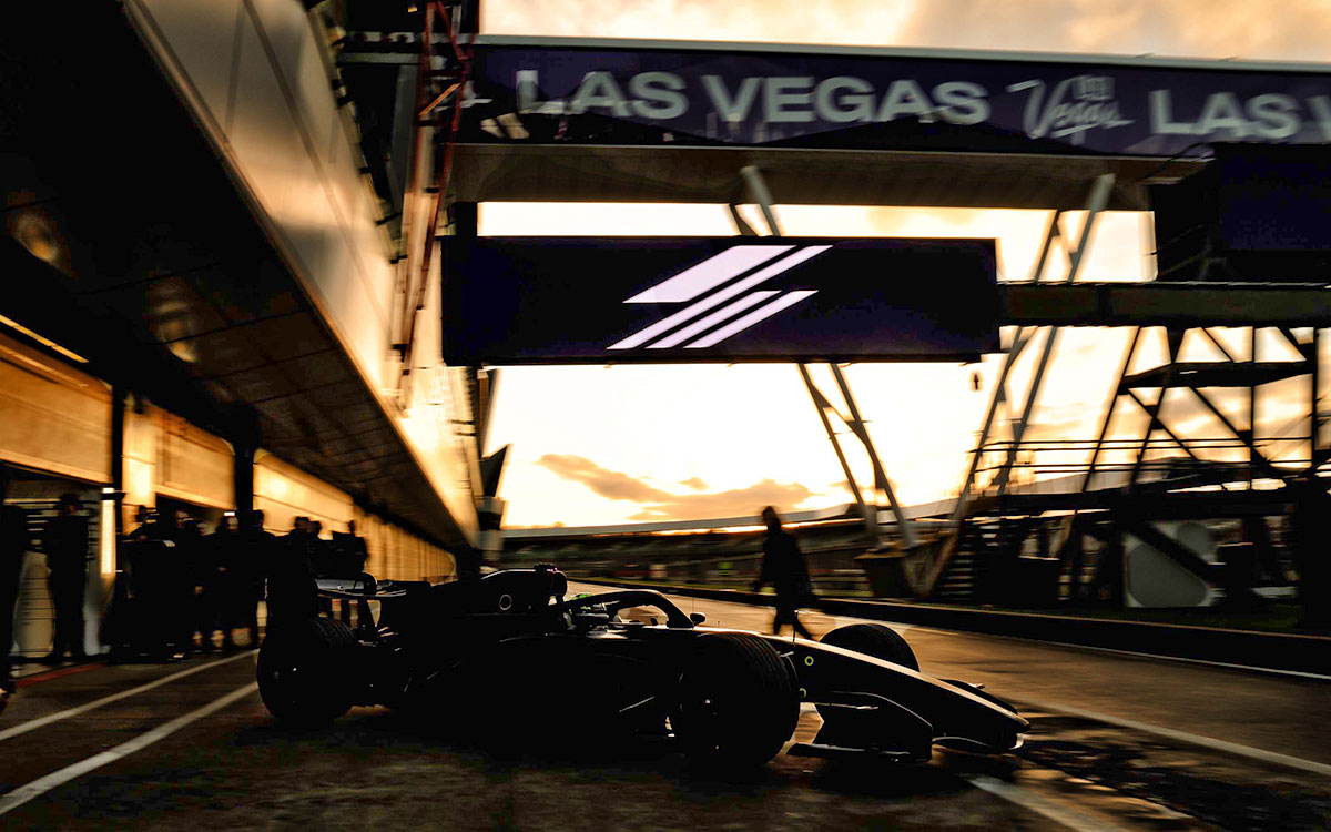 シルバーストン・サーキットを走行するキャデラックのF1マシン、2026年1月16日シェイクダウン (2)