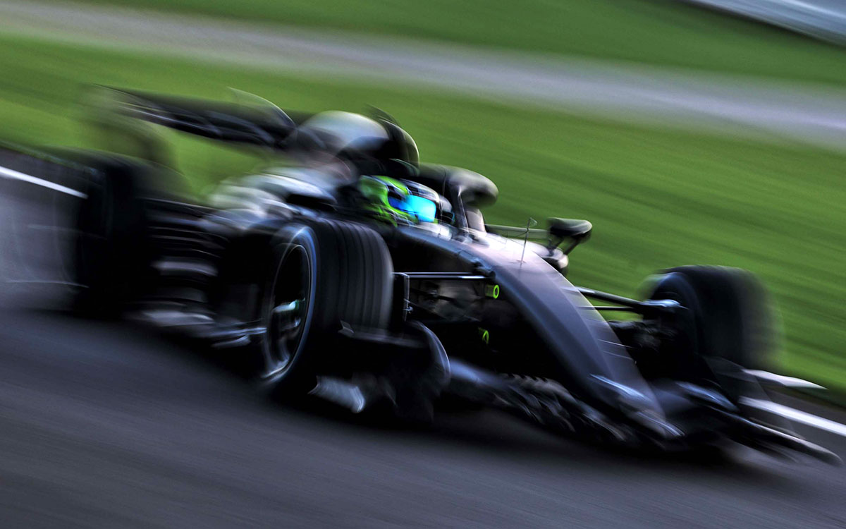シルバーストン・サーキットを走行するキャデラックのF1マシン、2026年1月16日シェイクダウン (1)