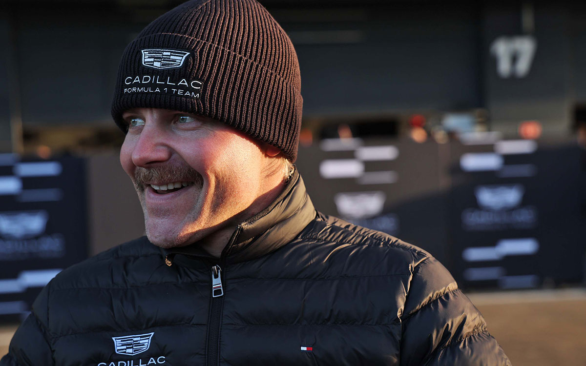 笑顔を見せるバルテリ・ボッタス、2026年1月16日キャデラックF1シェイクダウン（シルバーストン・サーキット）
