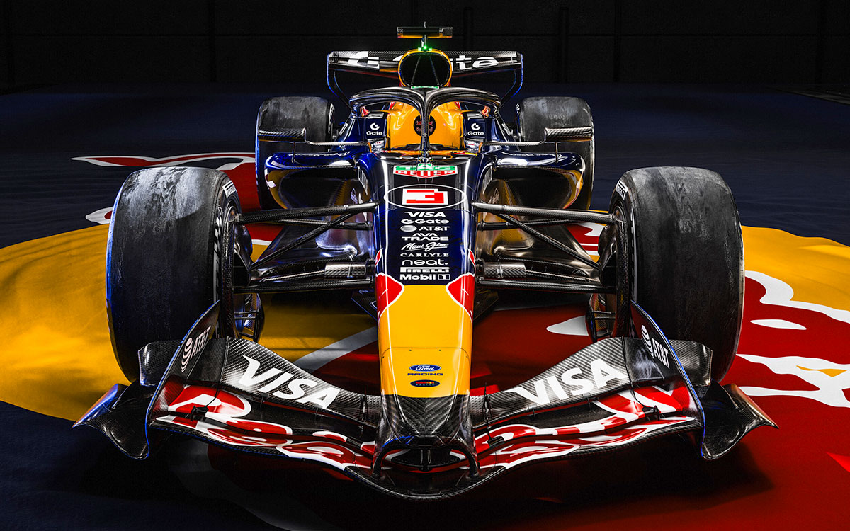 レッドブル・レーシングの2026年型F1マシン「RB22」のリバリーが施されたショーカー、2026年1月15日シーズンローンチイベント（米国デトロイト） (3)