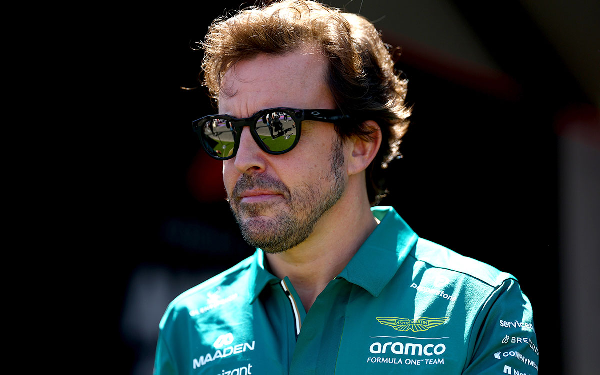 サングラスをかけたフェルナンド・アロンソ（アストンマーティン・ホンダ）、2026年3月5日(木) F1オーストラリアGPメディアデー（アルバート・パーク・サーキット）