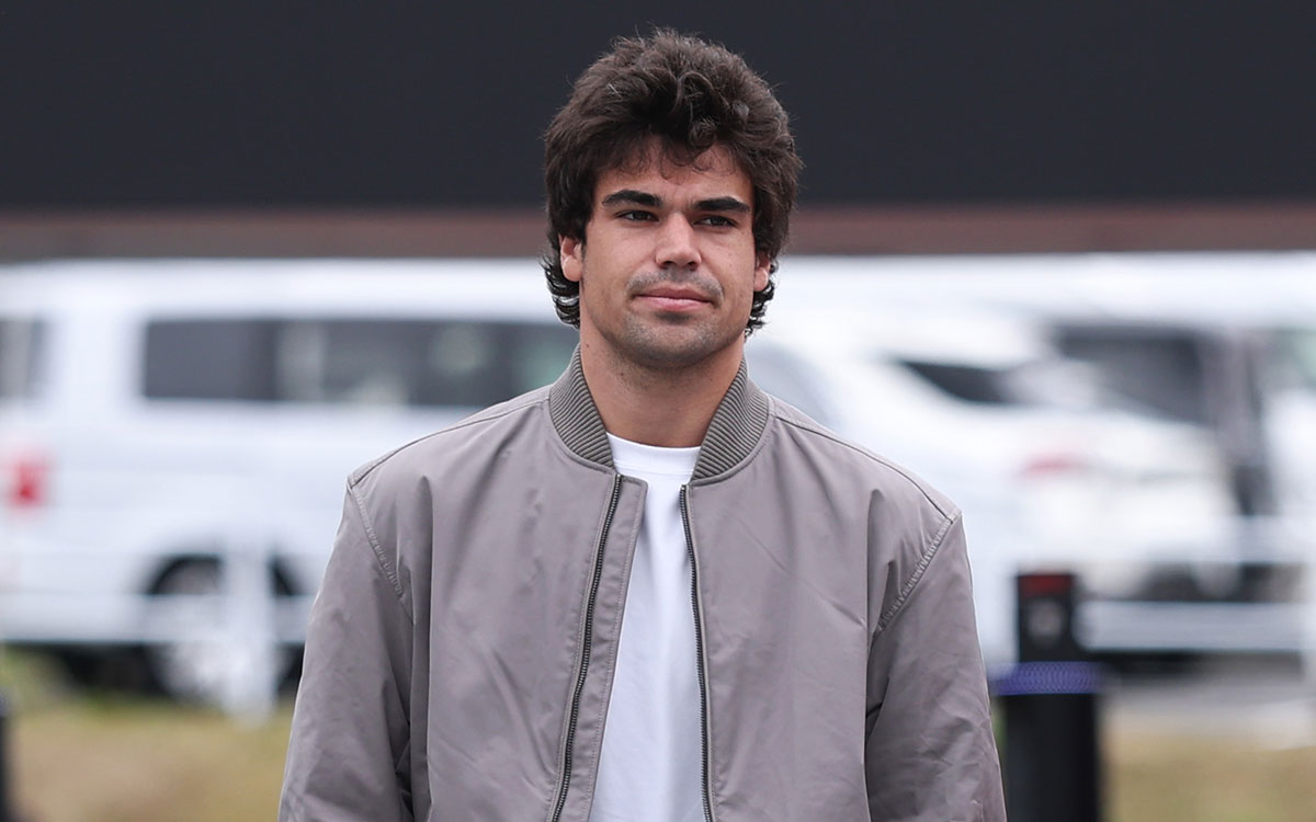 パドック入りするランス・ストロール（アストンマーティン・ホンダ）、2026年3月26日F1日本GPメディアデー