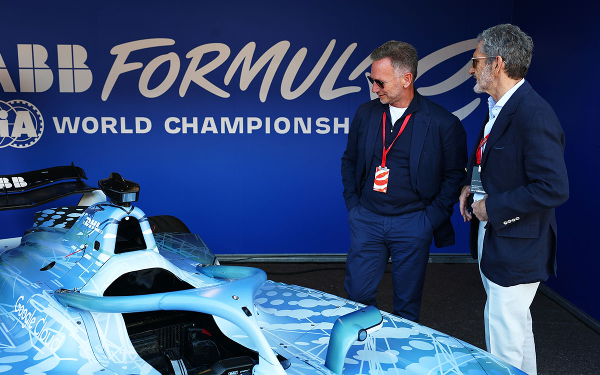フォーミュラEのGEN4マシンを視察するクリスチャン・ホーナー（レッドブル元F1代表）、2026年5月16日(土) フォーミュラEモナコE-Prix（モンテカルロ市街地コース）