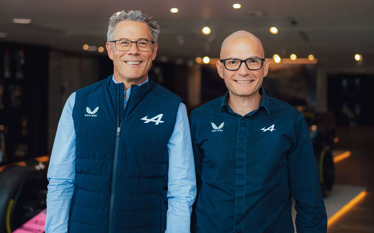 アルピーヌF1チームの副テクニカル・ディレクターに就任したジェイソン・サマーヴィルとエグゼクティブ・テクニカルディレクターのデビッド・サンチェス、2026年5月15日