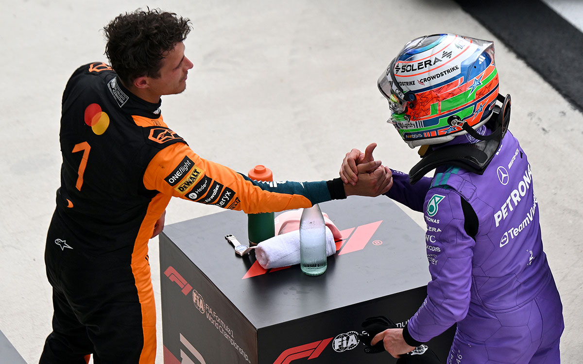 レース後のパルクフェルメで互いの健闘を称え合う2位ランド・ノリス（マクラーレン）と優勝者アンドレア・キミ・アントネッリ（メルセデス）、2026年5月3日(日) F1マイアミGP決勝（マイアミ・インターナショナル・オートドローム）