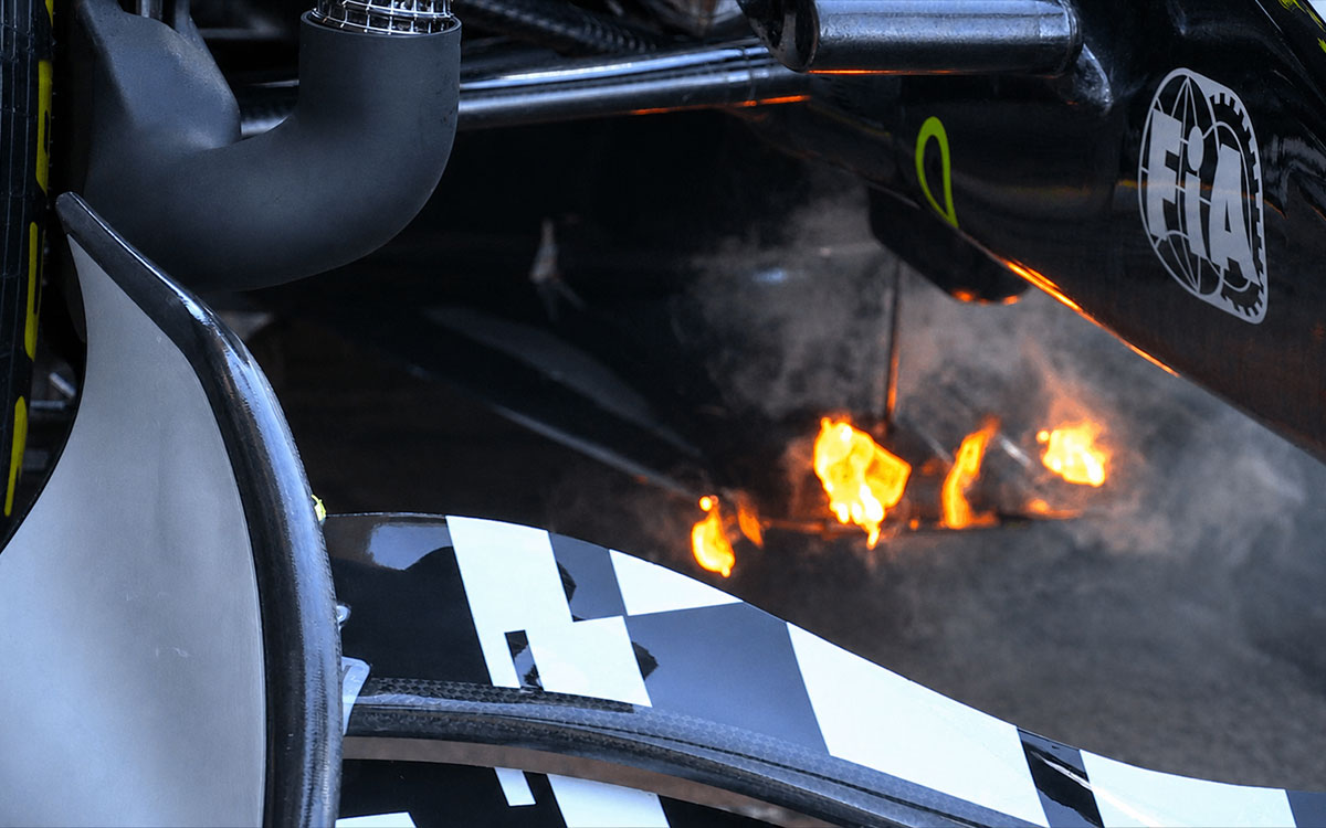 発火するバルテリ・ボッタスのキャデラックMAC-26のTトレイ、2026年6月26日(金) F1オーストリアGP FP2（レッドブル・リンク）